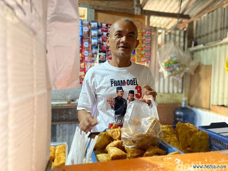 Lariis! Warung Tembok Bolong di Belakang Mall Ini Jual 400 Gorengan